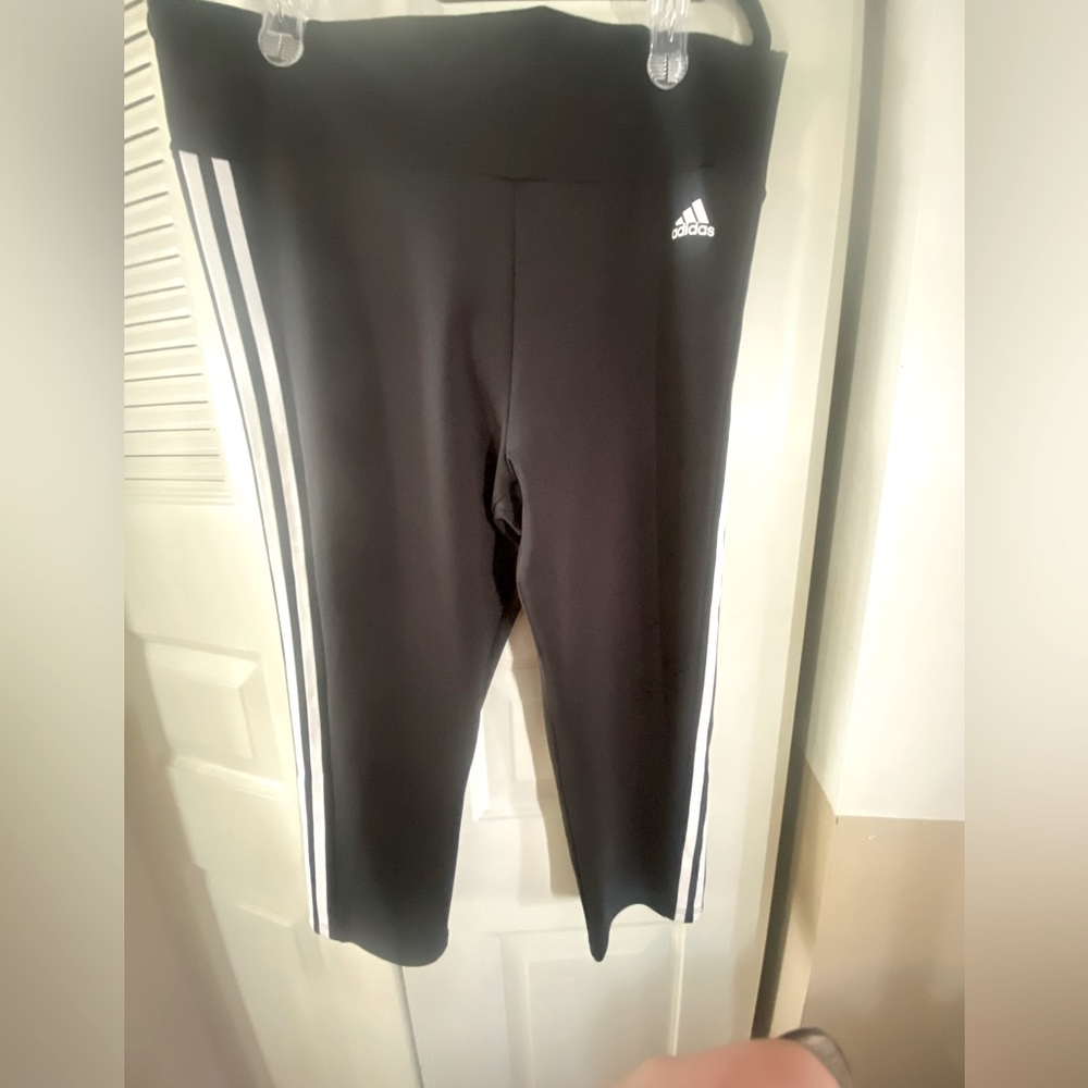 Adidas Cropped Leggings, Size XL.